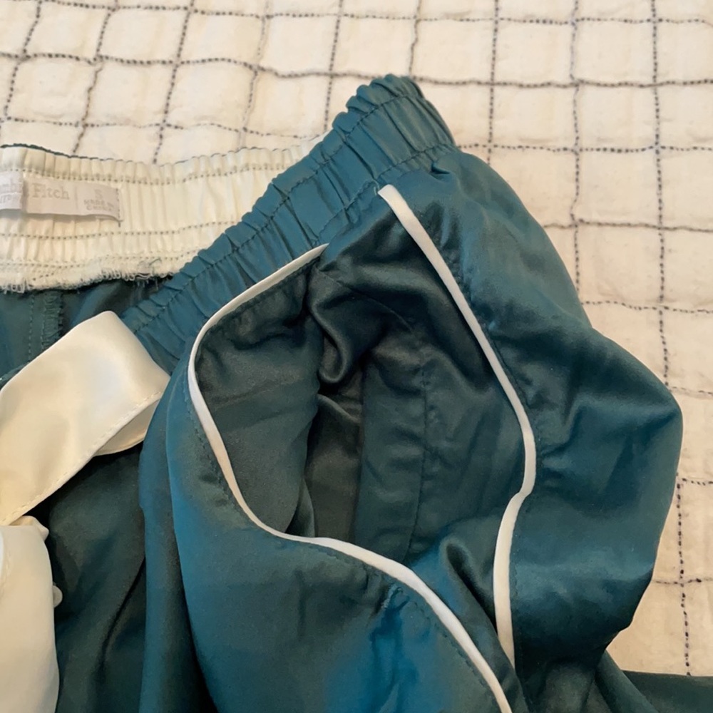 Abercrombie and Fitch Women’s Satin Pajama Bottoms With Pockets Green Ivory | S - Picture 4 of 6